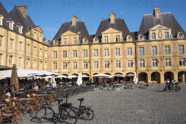 Street cafés, restaurants, Place Ducale, historic main square, Charleville-Mézières, Ardennes, Grand Est, France