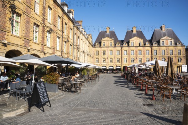 Street cafés, restaurants, Place Ducale, historic main square, Charleville-Mézières, Ardennes, Grand Est, France