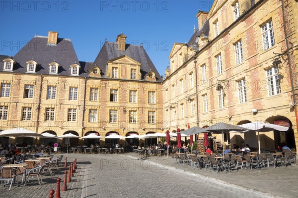 Street cafés, restaurants, Place Ducale, historic main square, Charleville-Mézières, Ardennes, Grand Est, France