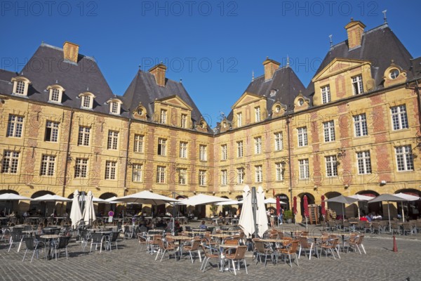 Street cafés, restaurants, Place Ducale, historic main square, Charleville-Mézières, Ardennes, Grand Est, France