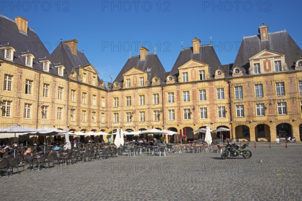 Street cafés, restaurants, Place Ducale, historic main square, Charleville-Mézières, Ardennes, Grand Est, France