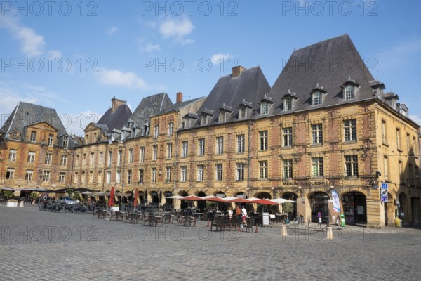 Tourist information, pavement cafés, restaurants, Place Ducale, historic main square, Charleville-Mézières, Ardennes, Grand Est, France