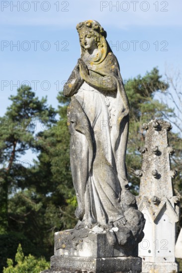 Figure of the Virgin Mary, Saint-Hilaire cemetery, Marville, Renaissance village, Département Meuse, Grand Est, France