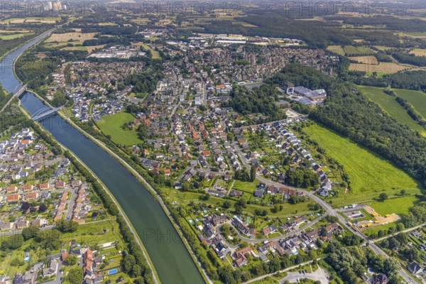 Aerial view, Datteln-Hamm Canal and Rünthe town view, Bergkamen, Ruhr area, North Rhine-Westphalia, Germany, DE, Europe, canal, aerial view, aerial photography, aerial photography, town view, town area, overview, bird's-eye view, overview
