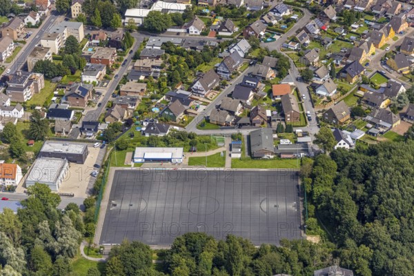 Aerial view, sports field at Schacht III and housing estate Zechenweg in Rünthe, Bergkamen, Ruhr area, North Rhine-Westphalia, Germany, DE, Europe, football pitch, commercial enterprises, commercial area, commercial park, commercial site, commercial use, property tax, real estate, industrial area, industrial building, industrial site, aerial view, aerial photography, aerial photography, sports facilities, sports field, sports facility, overview, bird's-eye view, residential area, housing and living, residential area, residential buildings, residential quality, residential neighbourhood, housing estate, birds-eyes view, overview