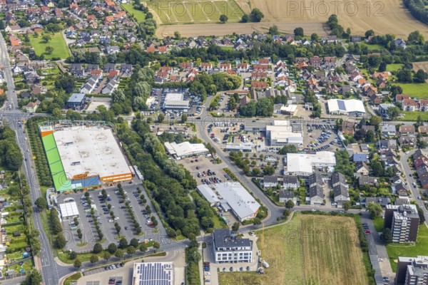 Aerial view, Globus DIY store and Rewe supermarket in Bergkamen, Ruhr area, North Rhine-Westphalia, Germany, Bergkamen, DE, shopping markets, shopping centre, Europe, aerial view, aerial photography, aerial photography, local supply centre, supermarket, overview, bird's-eye view, overview
