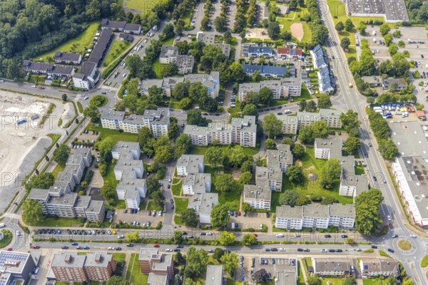 Aerial view, high-rise housing estate Fritz-Erler-Straße, Theodor-Heuss-Straße and Gedächtnisstraße in Weddinghofen, Bergkamen, Ruhr area, North Rhine-Westphalia, Germany, DE, Europe, property tax, high-rise buildings, real estate, aerial view, aerial photography, aerial photography, multi-family houses, terraced houses, overview, bird's-eye view, housing estate, housing and living, residential area, residential buildings, quality of living, residential neighbourhood, housing estate, birds-eyes view, overview