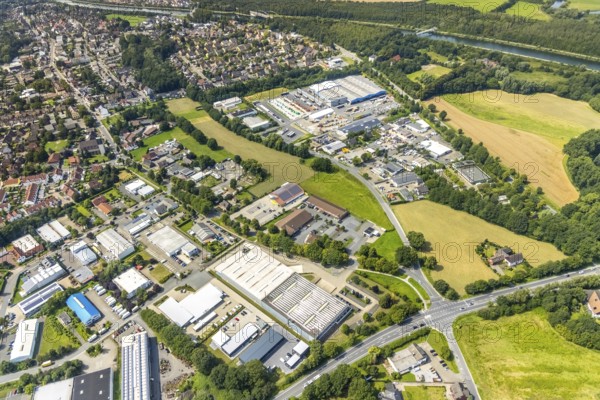 Aerial view, Eurobaustoff Zentrallager Westfalen GmbH and commercial area Rünther Straße in Rünthe, Bergkamen, Ruhr area, North Rhine-Westphalia, Germany, DE, Europe, commercial enterprises, commercial area, commercial park, commercial location, commercial use, industrial area, industrial building, industrial location, aerial photograph, aerial photography, aerial photography, overview, bird's-eye view, birds-eyes view, overview