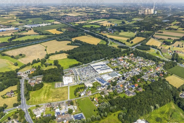 Aerial view, shopping centre An der Bummannsburg with Kaufland and Deichmann in Rünthe and RWE Power AG power plant Gersteinwerk in Werne in the background, Bergkamen, Ruhr area, North Rhine-Westphalia, Germany, DE, shopping markets, shopping place, shopping centre, Europe, power plant, aerial view, aerial photography, aerial photography, local supply centre, overview, bird's-eye view, overview