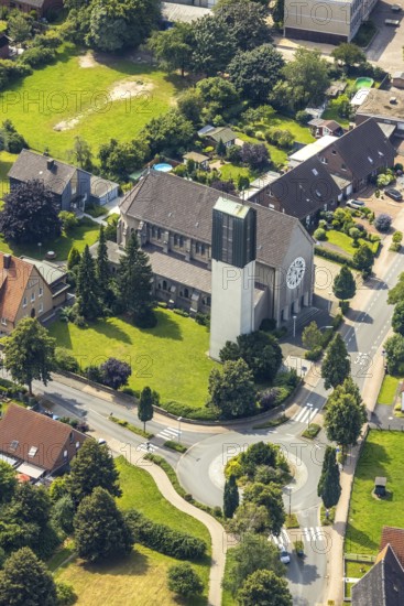 Aerial view, Catholic Church of the Sacred Heart of Jesus in Rünthe, Bergkamen, Ruhr area, North Rhine-Westphalia, Germany, place of worship, DE, Europe, religious community, place of worship, sacred site, church, parish, denomination, aerial view, aerial photography, aerial photography, religion, religious site, overview, bird's-eye view, overview