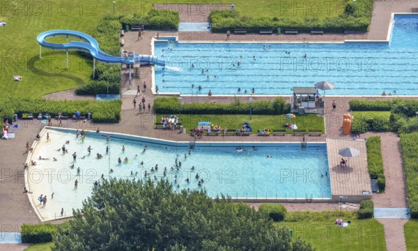 Aerial view, outdoor pool and wave pool Weddinghofen in the leisure centre Im Häupen in Weddinghofen in Bergkamen, Ruhr area, North Rhine-Westphalia, Germany, bathing establishment, bathing resort, bathing fun, Bergkamen, DE, Europe, outdoor pool, leisure facility, leisure pool, leisure activities, aerial view, aerial photography, aerial photography, swimming pool, swimming pool, overview, bird's eye view, water slide, birds-eyes view, overview