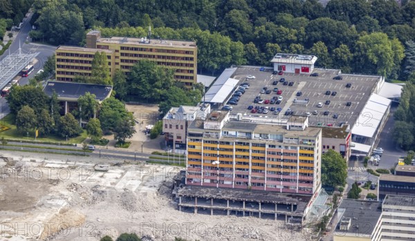 Aerial view, town hall and town hall square as well as construction site with demolition of the former Turmarkaden in Weddinghofen, Bergkamen, Ruhr area, North Rhine-Westphalia, Germany, construction work, construction area, building site, building plots, construction project, construction site, authority, DE, Europe, aerial view, aerial photography, aerial photography, town hall, city administration, overview, bird's eye view, bird's eye view, overview