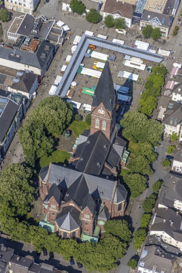 Aerial view, Cathedral of Neheim St. Johannes-Baptist, weekly market market at the Neheim market, Neheim, Arnsberg, Sauerland, North Rhine-Westphalia, Germany, place of worship, DE, cathedral, Europe, religious community, place of worship, holy place, Hochsauerlandkreis, church, parish, denomination, aerial view, aerial photography, aerial photography, market, marketplace, market stalls, parish church, religion, religious site, overview, bird's-eye view, weekly market, birds-eyes view, overview