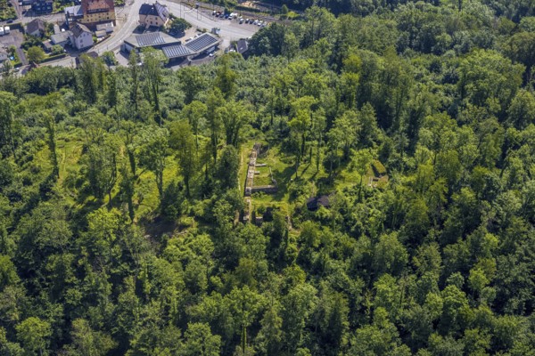 Aerial view, Rüdenburg castle ruins in the forest area, Arnsberg, Sauerland, North Rhine-Westphalia, Germany, Alte Grafenburg, castle, castle complex, castle ruins, DE, Europe, Hochsauerlandkreis, Höhenburg, aerial photograph, aerial photography, aerial photography, sight, overview, bird's-eye view, forest, forest area, birds-eyes view, overview