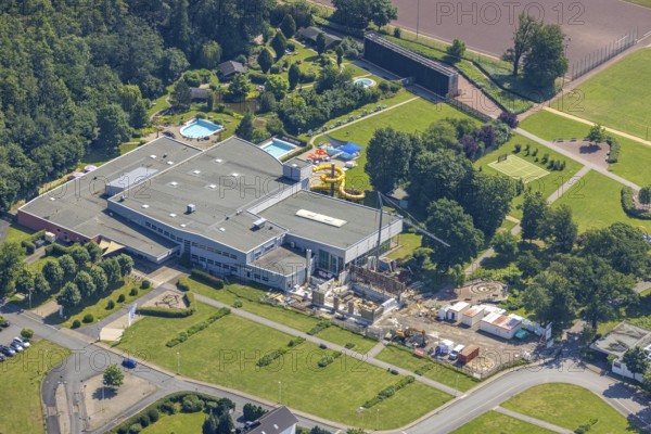 Aerial view, Freizeitbad Naß Arnsberg, Hüsten, Arnsberg, Sauerland, North Rhine-Westphalia, Germany, Am Solepark, bathing establishment, bathing resort, DE, Europe, leisure activities, Gradierwerk Arnsberg, Hochsauerlandkreis, aerial view, aerial photography, aerial photography, swimming pool, overview, bird's-eye view, overview