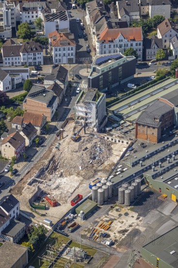 Aerial view, demolition site Dreiblitz-Haus on Möhnestrasse, Neheim, Arnsberg, Sauerland, North Rhine-Westphalia, Germany, demolition, construction work, construction area, construction site, construction measure, construction site, DE, Europe, Hochsauerlandkreis, aerial photograph, aerial photography, aerial photography, overview, bird's-eye view, bird's-eye view, overview