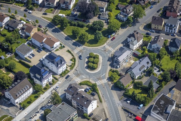 Aerial view, oval roundabout Alter Holzweg and Graf-Gottfried-Straße, Neheim, Arnsberg, Sauerland, North Rhine-Westphalia, Germany, DE, Europe, green area, Hochsauerlandkreis, roundabout, roundabout, aerial photograph, aerial photography, aerial photography, road traffic, overview, bird's eye view, birds-eyes view, overview