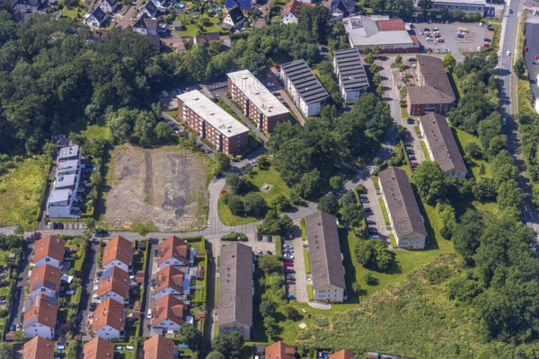 Aerial view, housing estate Ernst-König-Straße, brownfield, Neheim, Arnsberg, Sauerland, North Rhine-Westphalia, Germany, building area, DE, Europe, property tax, high-rise buildings, Hochsauerlandkreis, real estate, aerial photography, aerial photography, aerial view, multi-family houses, apartment buildings, overview, bird's-eye view, housing estate, housing and living, residential area, residential buildings, housing quality, housing estate, birds-eyes view, overview