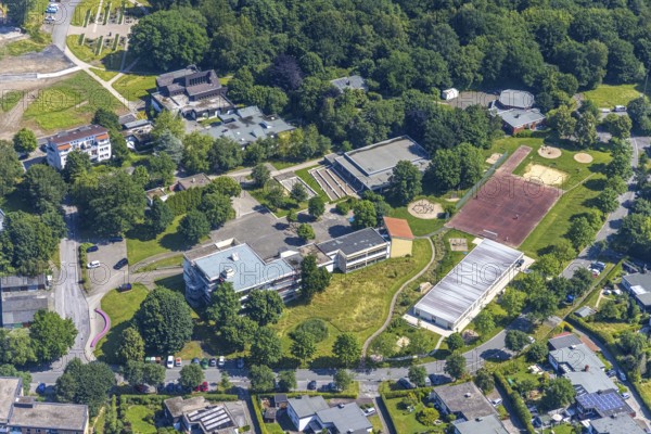 Aerial photo, primary school Moosfelde, Neheim, Arnsberg, Sauerland, North Rhine-Westphalia, Germany, education, educational institution, DE, Europe, primary school, Hochsauerlandkreis, teaching institute, aerial photography, aerial photography, aerial photography, school, overview, bird's-eye view, birds-eyes view, overview