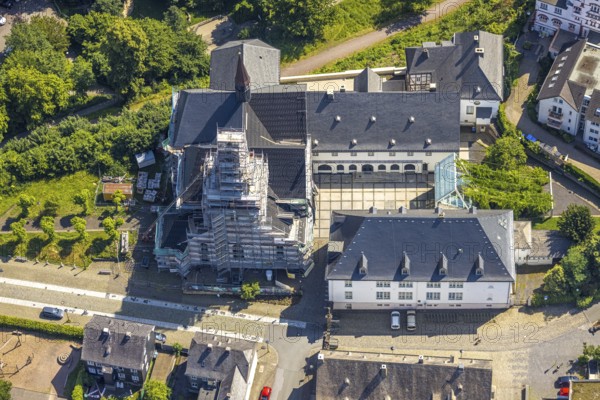 Aerial view, Wedinghausen Monastery, construction site and renovation of the provost church St. Laurentius, Arnsberg, Sauerland, North Rhine-Westphalia, Germany, place of worship, construction work, construction site, construction project, building site, DE, Europe, religious community, place of worship, holy place, Hochsauerlandkreis, church, parish, monastery, denomination, aerial view, aerial photography, aerial photography, religion, religious site, renovation, refurbishment, overview, bird's-eye view, birds-eyes view, overview
