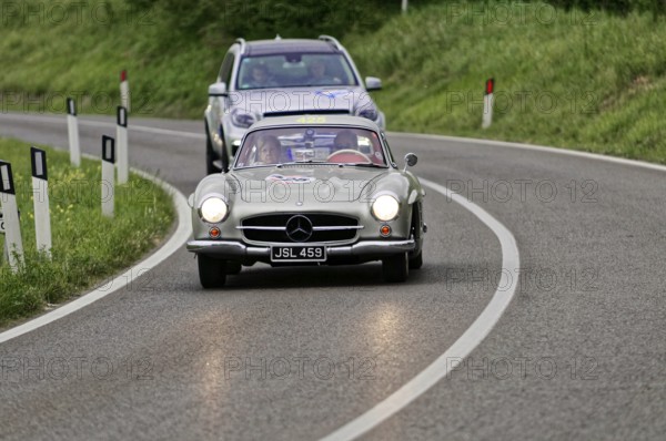 Silver Mercedes classic car on a country road with an SUV in the background, classic car, car race, Mille Miglia, 1000 Miglia, 2015, Tuscany, Rome Lake Garda, Italy