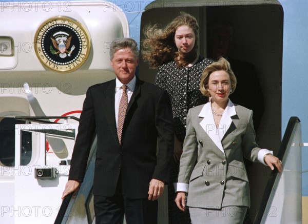 EST ESTONIA Riga American President Bill Clinton leaves Airforce One at Riga airport together with his woman Hillary and daughter Chelsea. The Clintons are on a state visit to the Baltic metropolis