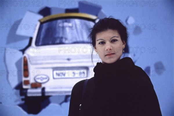 Berlin, DEU, 19.02.1999 -- portrait of Sahra Wagenknecht (member of the Federal Coordinating Council of the Communist Platform of the PDS)