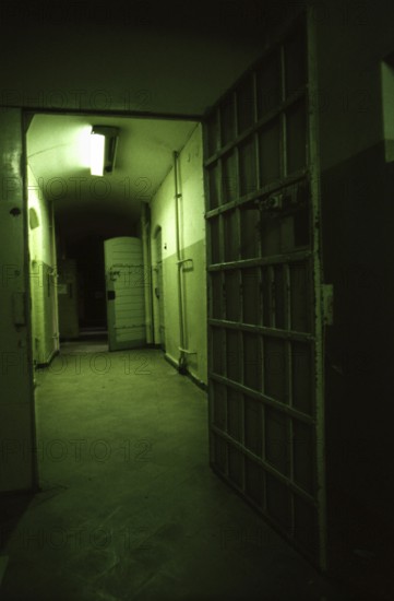 Halle, DEU, 26.01.1999 -- The play Red Ox: Prison, corridor, door