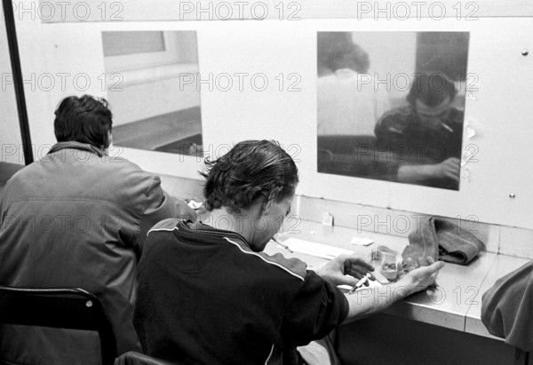 Frankfurt/Main, DEU, 15.03.2000 -- Frankfurt printing room. Drug emergency service rooms in Ekbestraße, Frankfurter Bahnhofsviertel. (addiction, victim)