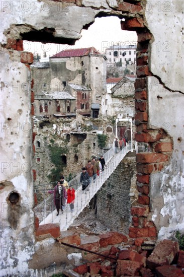 HRV, Mostar, 01.01.1996 -- The new bridge that connects the Croatian and Bosnian parts of Mostar in the old town. -- A view through shattered walls on the new bridge of the old part of Mostar.   Eastern Europe, Eastern Europe, Balkans, Croatia