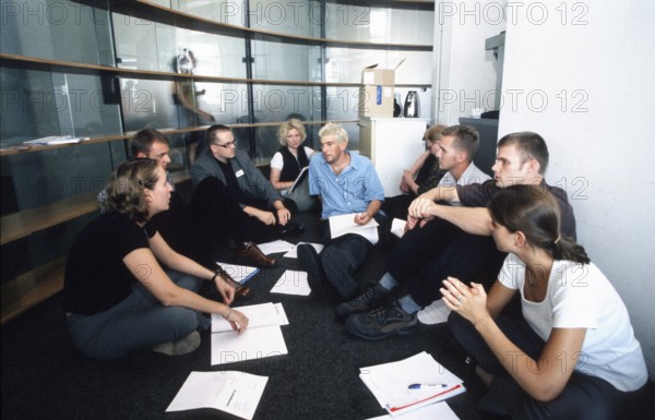 Berlin, DEU, 09.08.1999 -- Introduction of job beginners at Pixelpark.
