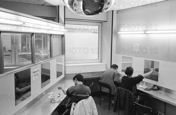 Frankfurt/Main, DEU, 15.03.2000 -- Frankfurt printing room. Drug emergency service rooms in Ekbestraße, Frankfurter Bahnhofsviertel. (addiction, victim)