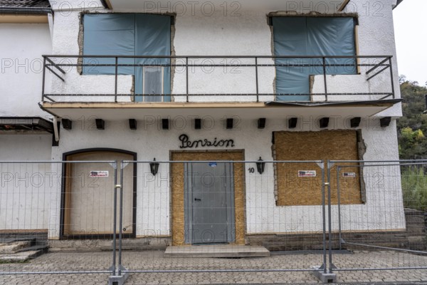 Reconstruction in the Ahr Valley, after the flood of July 2021, buildings that have not yet been renovated or demolished can be found in many towns, but most buildings have now been repaired or rebuilt, near Altenahr, Rhineland-Palatinate