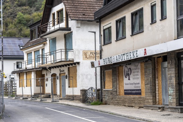 Reconstruction in the Ahr Valley, after the flood of July 2021, buildings that have not yet been renovated or demolished can be found in many towns, but most buildings have now been repaired or rebuilt, near Altenahr, Rhineland-Palatinate