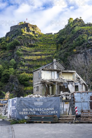 Reconstruction in the Ahr Valley, after the flood of July 2021, buildings that have not yet been renovated or demolished can be found in many towns, but most buildings have now been repaired or rebuilt, near Mayschoß, Rhineland-Palatinate
