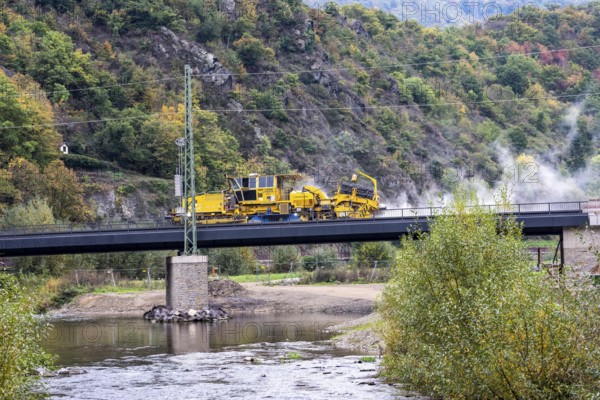 Reconstruction in the Ahr Valley, after the flood of July 2021, restoration of the railway infrastructure of the Ahr line, 29 km of tracks, 15 railway bridges, 7 were renovated, stations and stops renovated or renewed, 885 masts were built for the overhead line of the new electrification and 55 km of overhead lines were redrawn, here work on the railway bridge near Altenahr, Bauzug, Rhineland-Palatinate
