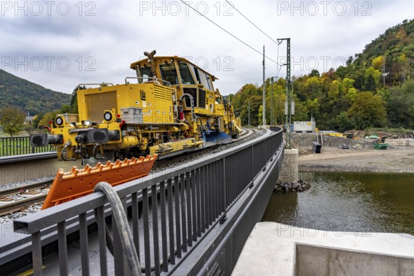 Reconstruction in the Ahr Valley, after the flood of July 2021, restoration of the railway infrastructure of the Ahr line, 29 km of tracks, 15 railway bridges, 7 were renovated, stations and stops renovated or renewed, 885 masts were built for the overhead line of the new electrification and 55 km of overhead lines were redrawn, here work on the railway bridge near Altenahr, Bauzug, Rhineland-Palatinate