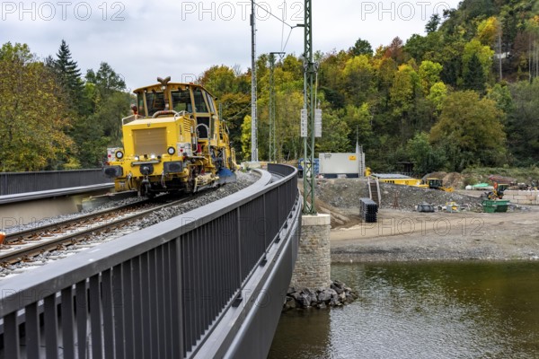 Reconstruction in the Ahr Valley, after the flood of July 2021, restoration of the railway infrastructure of the Ahr line, 29 km of tracks, 15 railway bridges, 7 were renovated, stations and stops renovated or renewed, 885 masts were built for the overhead line of the new electrification and 55 km of overhead lines were redrawn, here work on the railway bridge near Altenahr, Bauzug, Rhineland-Palatinate