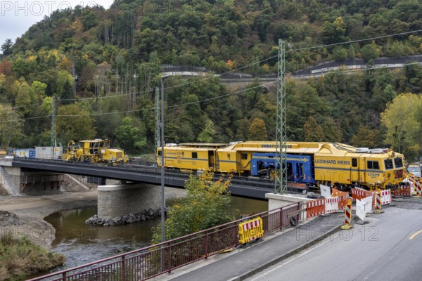 Reconstruction in the Ahr Valley, after the flood of July 2021, restoration of the railway infrastructure of the Ahr line, 29 km of tracks, 15 railway bridges, 7 were renovated, stations and stops renovated or renewed, 885 masts were built for the overhead line of the new electrification and 55 km of overhead lines were redrawn, here work on the railway bridge near Altenahr, Bauzug, Rhineland-Palatinate