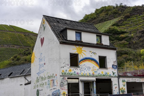 Reconstruction in the Ahr Valley, after the flood of July 2021, buildings that have not yet been renovated or demolished can be found in many towns, but most buildings have now been repaired or rebuilt, near Dernau, Rhineland-Palatinate