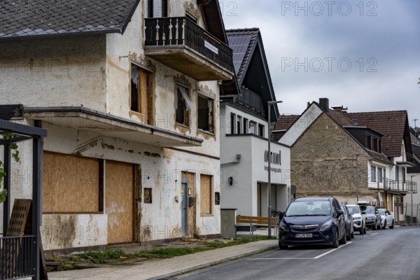 Reconstruction in the Ahr Valley, after the flood of July 2021, buildings that have not yet been renovated or demolished can be found in many towns, but most buildings have now been repaired or rebuilt, near Altenahr, Rhineland-Palatinate