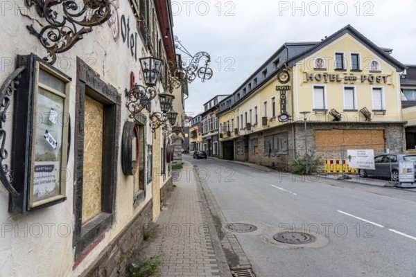 Reconstruction in the Ahr Valley, after the flood of July 2021, buildings that have not yet been renovated or demolished can be found in many towns, but most buildings have now been repaired or rebuilt, Hotel Zur Post, near Altenahr, Rhineland-Palatinate