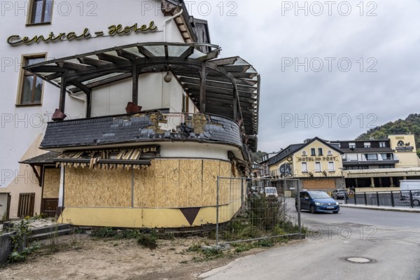 Reconstruction in the Ahr Valley, after the flood of July 2021, buildings that have not yet been renovated or demolished can be found in many towns, but most buildings have now been repaired or rebuilt, Central Hotel and Zum Schwarzen Kreuz near Altenahr, Rhineland-Palatinate