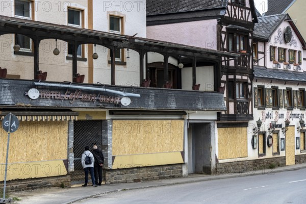 Reconstruction in the Ahr Valley, after the flood of July 2021, buildings that have not yet been renovated or demolished can be found in many towns, but most buildings have now been repaired or rebuilt, Central Hotel and Zum Schwarzen Kreuz near Altenahr, Rhineland-Palatinate
