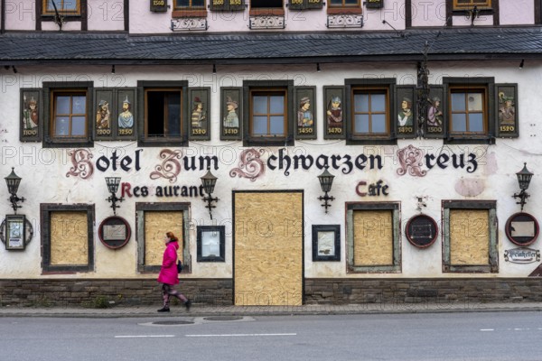 Reconstruction in the Ahr Valley, after the flood of July 2021, buildings that have not yet been renovated or demolished can be found in many towns, but most buildings have now been repaired or rebuilt, Hotel Zum Schwarzen Kreuz near Altenahr, Rhineland-Palatinate