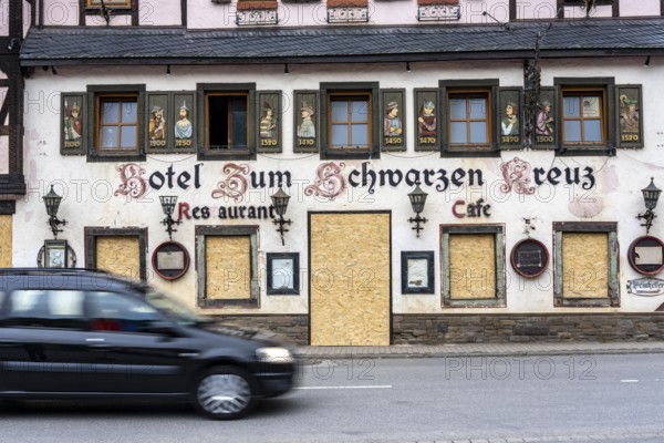 Reconstruction in the Ahr Valley, after the flood of July 2021, buildings that have not yet been renovated or demolished can be found in many towns, but most buildings have now been repaired or rebuilt, Hotel Zum Schwarzen Kreuz near Altenahr, Rhineland-Palatinate