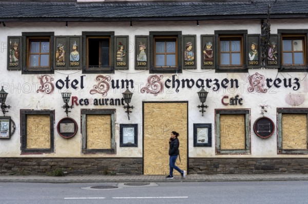 Reconstruction in the Ahr Valley, after the flood of July 2021, buildings that have not yet been renovated or demolished can be found in many towns, but most buildings have now been repaired or rebuilt, Hotel Zum Schwarzen Kreuz near Altenahr, Rhineland-Palatinate