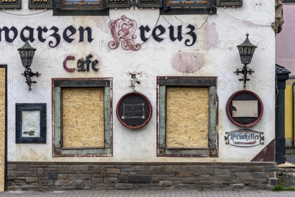 Reconstruction in the Ahr Valley, after the flood of July 2021, buildings that have not yet been renovated or demolished can be found in many towns, but most buildings have now been repaired or rebuilt, Hotel Zum Schwarzen Kreuz near Altenahr, Rhineland-Palatinate