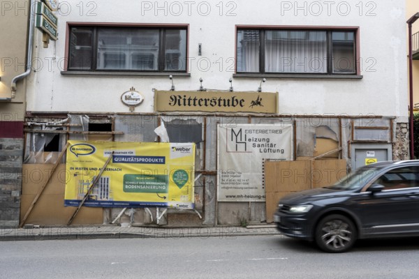 Reconstruction in the Ahr Valley, after the flood of July 2021, buildings that have not yet been renovated or demolished can be found in many towns, but most buildings have now been repaired or rebuilt, near Altenahr, Rhineland-Palatinate
