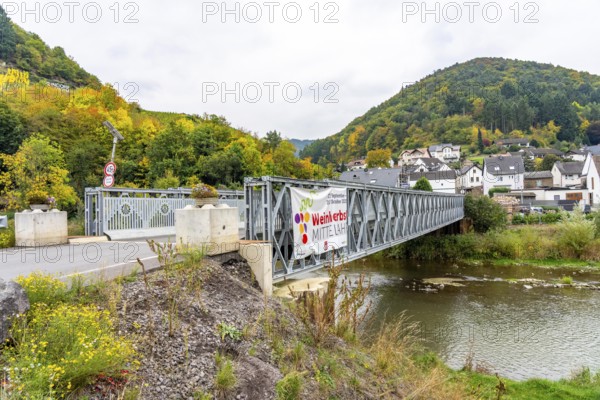 Temporary bridges across the Ahr, in the Ahr Valley, after the flood of July 2021, built by the Technical Relief Agency, THW built 19 vehicle bridges and 5 pedestrian bridges after the flood disaster, in places where the flood had destroyed the existing bridges, until today, 4 years later, they are still in operation, here in the wine town of Rech, Mittelahr region, Rhineland-Palatinate
